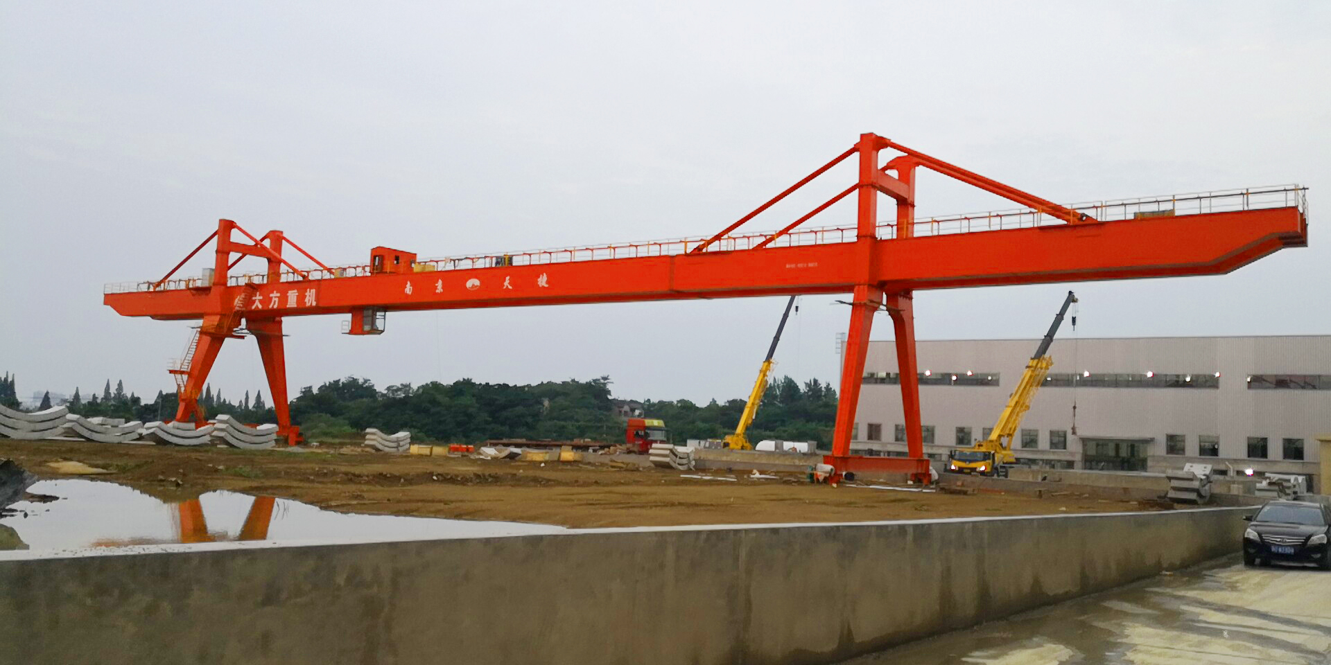 超長(zhǎng)跨度雙主梁龍門震撼發(fā)往生產(chǎn)現(xiàn)場(chǎng)